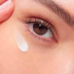 CLARINSTotal Eye Lift - Contour des Yeux Anti-Âge                 Soin yeux anti-rides Rechargeable