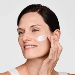 ESTEE LAUDERDayWear                Crème Hydratation 24h Multi-Protection Anti-Oxydant SPF15 Peaux Sèches