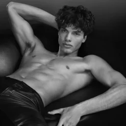 VIKTOR&ROLFSpicebomb Dark Leather                Eau de Parfum Enigmatique et Sensuelle pour Homme